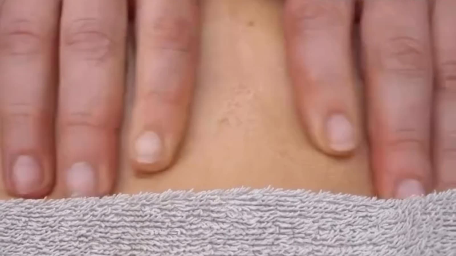 Massage met kruidenstempels